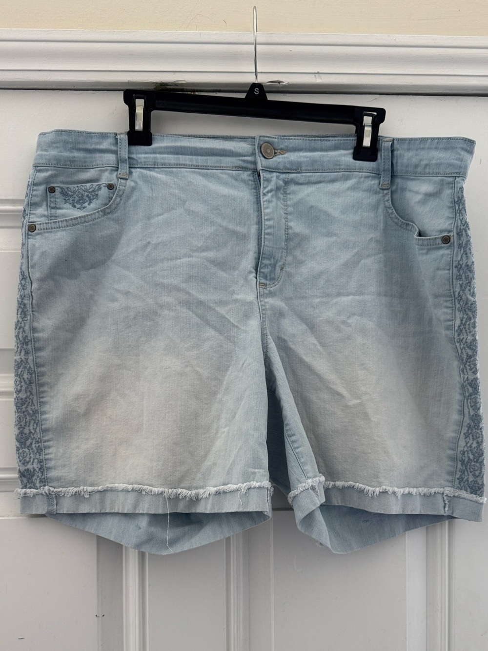 Cute stretchy Denim shorts
